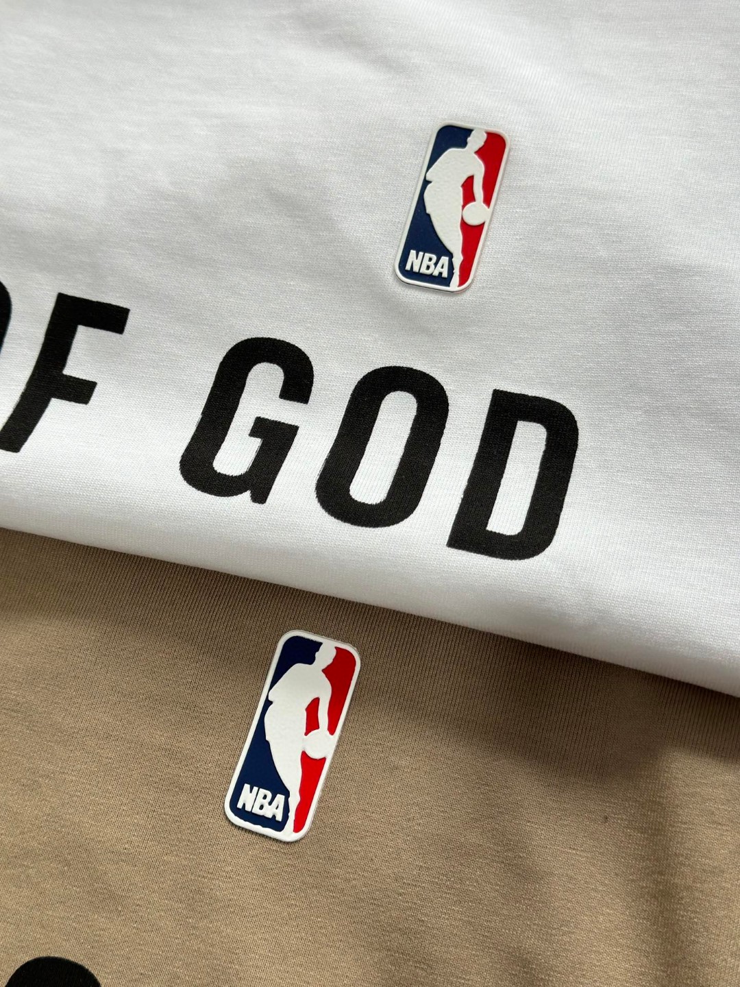Nike Fear of God NBA 三方联名 FOG 字母印花 短袖 黑色 杏色 白色 卡其色 T恤 圆领 套头 夏款 男女同款 
