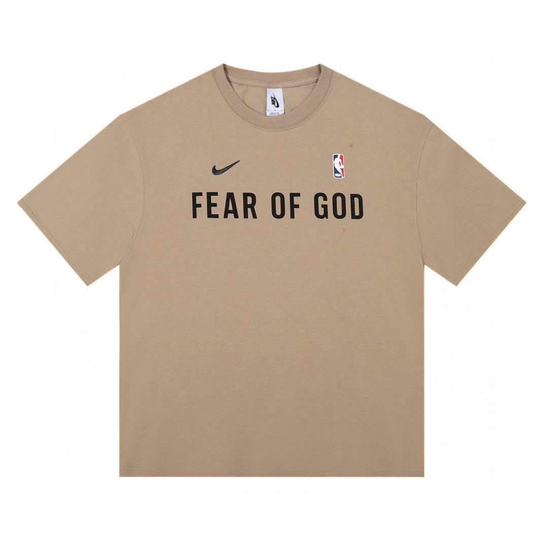 Nike Fear of God NBA 三方联名 FOG 字母印花 短袖 黑色 杏色 白色 卡其色 T恤 圆领 套头 夏款 男女同款 