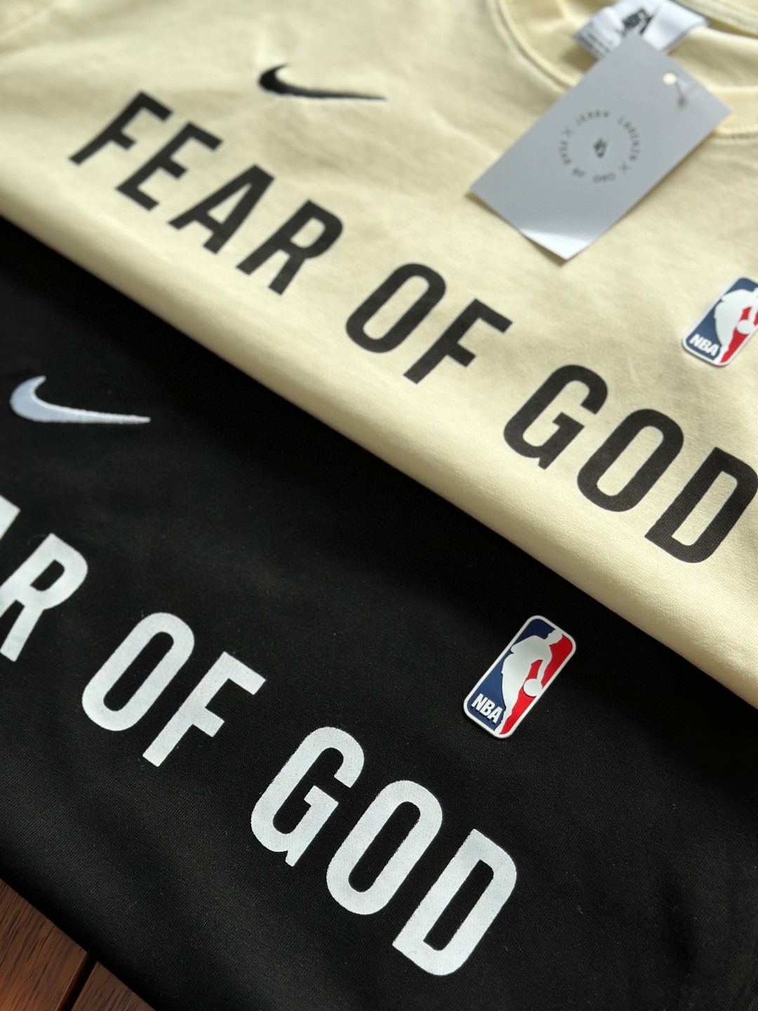 Nike Fear of God NBA 三方联名 FOG 字母印花 短袖 黑色 杏色 白色 卡其色 T恤 圆领 套头 夏款 男女同款 