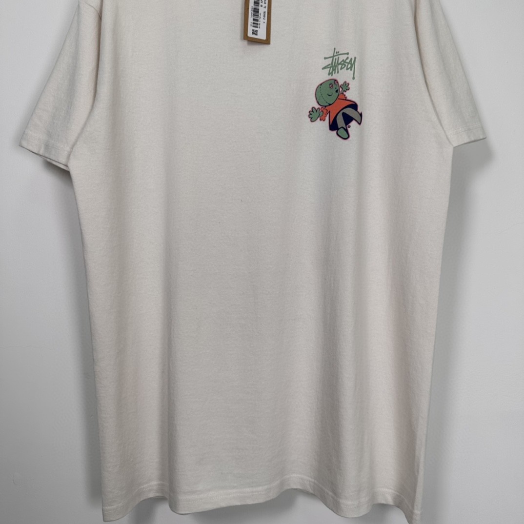 Stussy SS23 Dollie Pigment Dyed Tee 图案印花 白色 短袖 圆领 套头 T 恤 夏季 男女同款 1904912