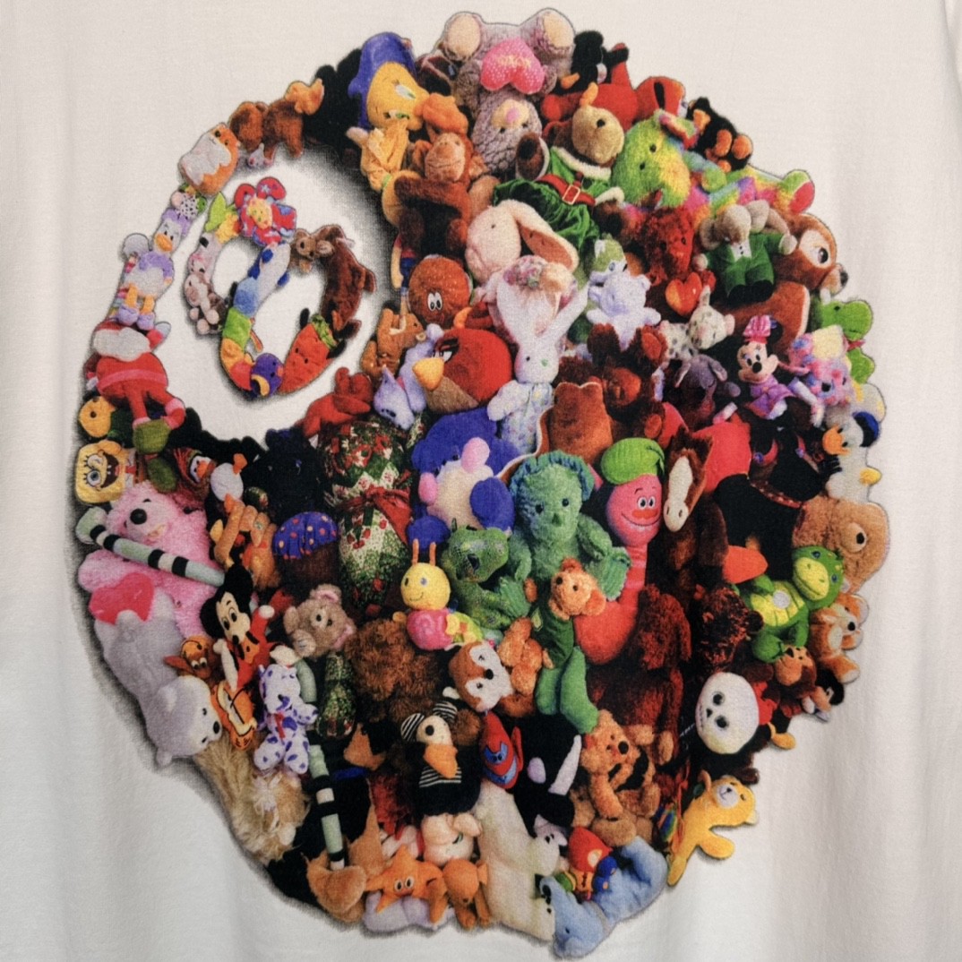 Stussy SS23 8号球系列 PLUSH TEE 玩偶图案字母Logo印花 白色 短袖 圆领 套头 T 恤 夏季 男女同款 1904927