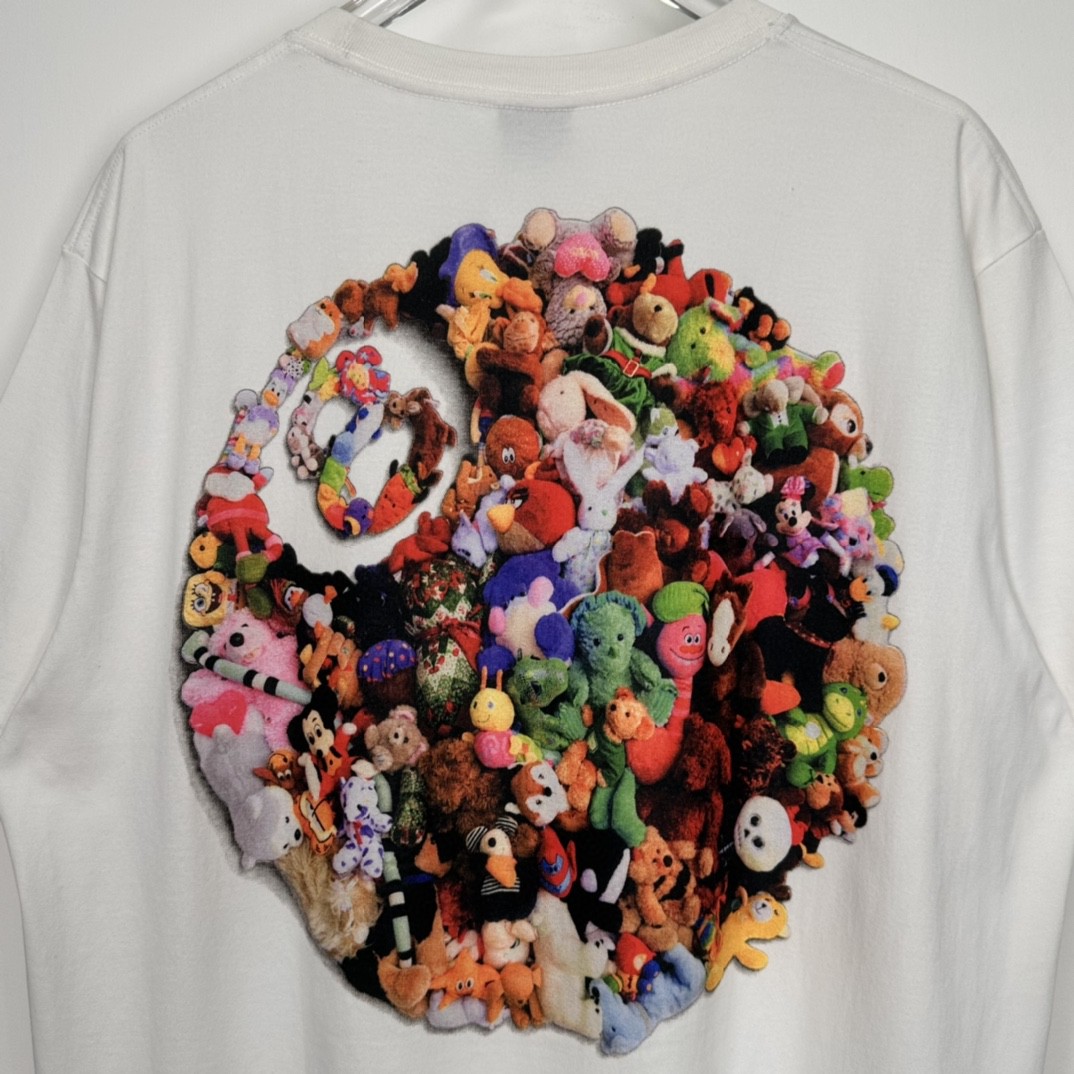 Stussy SS23 8号球系列 PLUSH TEE 玩偶图案字母Logo印花 白色 短袖 圆领 套头 T 恤 夏季 男女同款 1904927