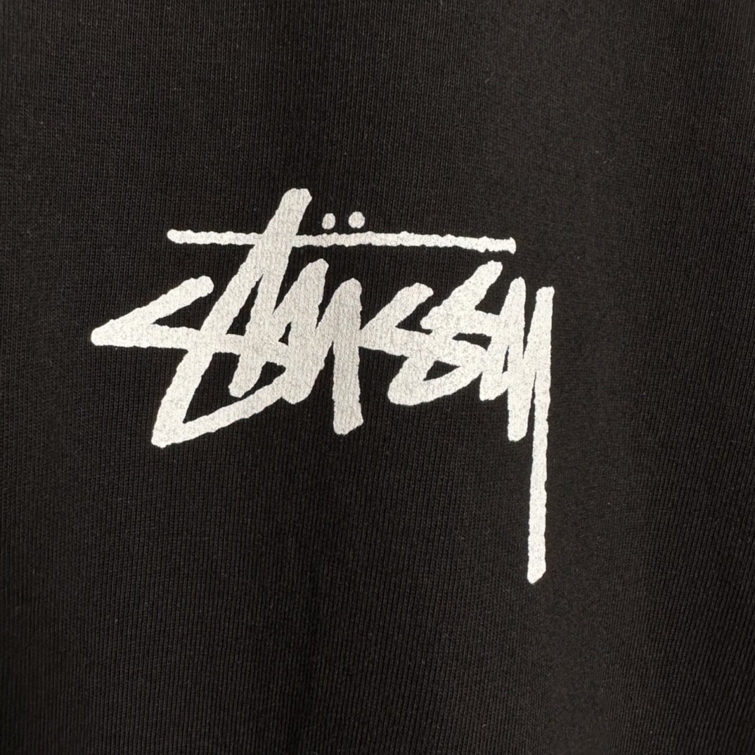 Stussy SS23 8号球系列 PLUSH TEE 玩偶图案字母Logo印花 黑色 短袖 圆领 套头 T 恤 夏季 男女同款 1904927
