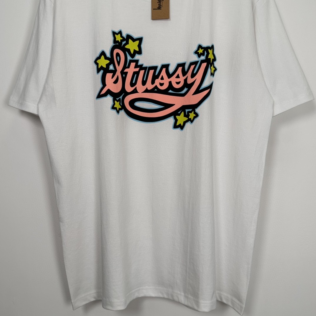 Stussy SS23 Hawaii Trip 系列纯色星星 Logo 印花 白色 短袖 圆领 套头 T 恤 夏季 男女同款 1904967