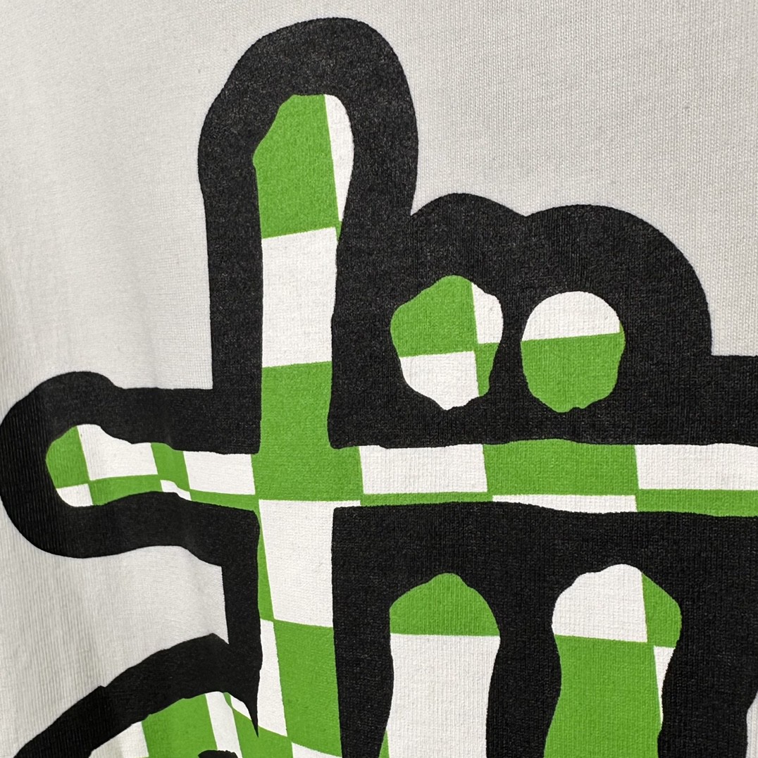 Stussy SS23 CHECKER STOCK TEE 方格字母图案印花 白色 短袖 圆领 套头 T 恤 夏季 男女同款 1904987