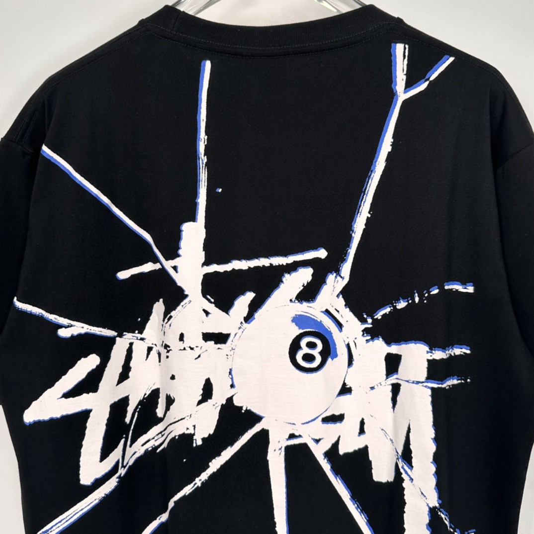Stussy SS23 8号球系列 SHATTERED TEE 破碎黑8图案 字母Logo印花 黑色 短袖 圆领 套头 T 恤 夏季 男女同款 1904959
