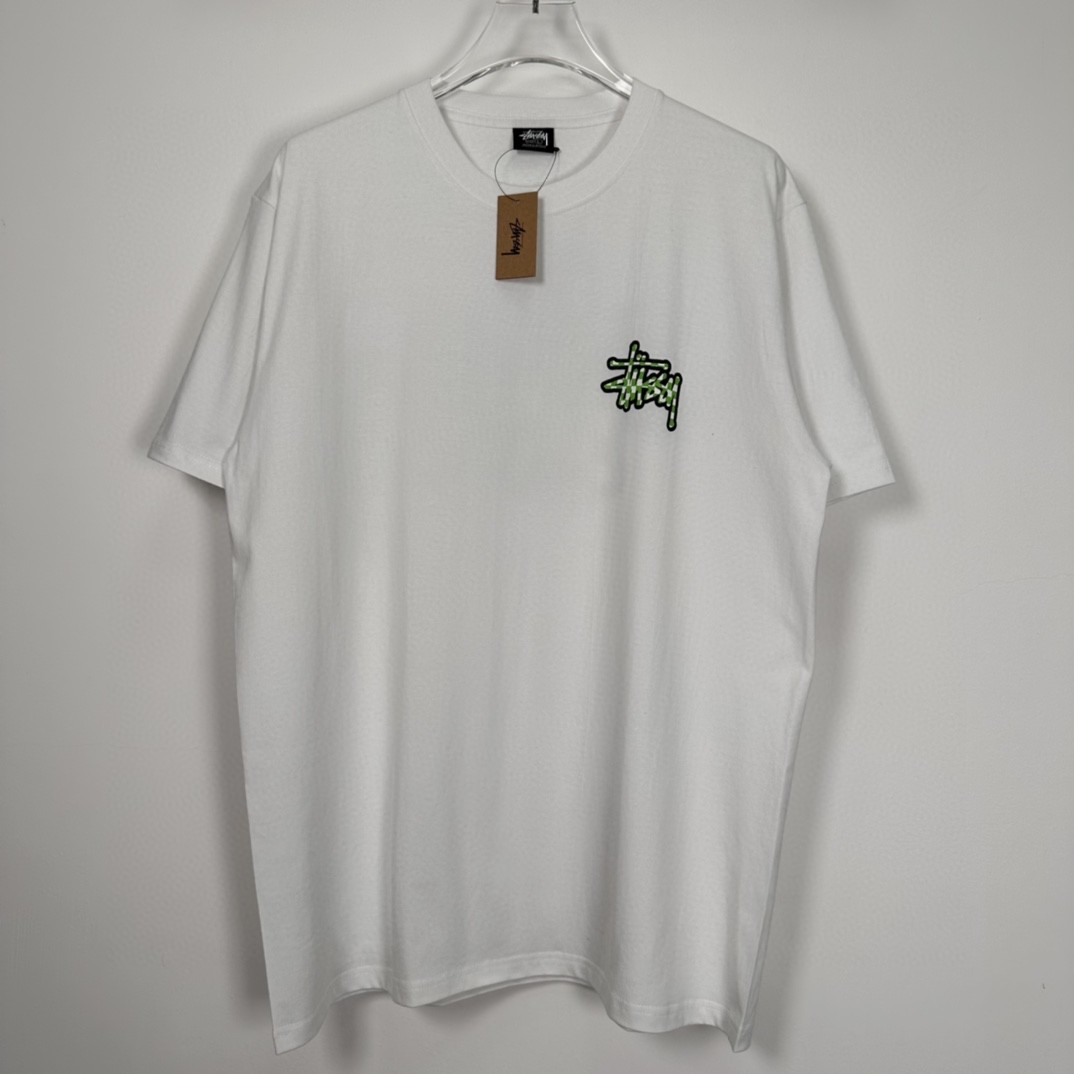 Stussy SS23 CHECKER STOCK TEE 方格字母图案印花 白色 短袖 圆领 套头 T 恤 夏季 男女同款 1904987