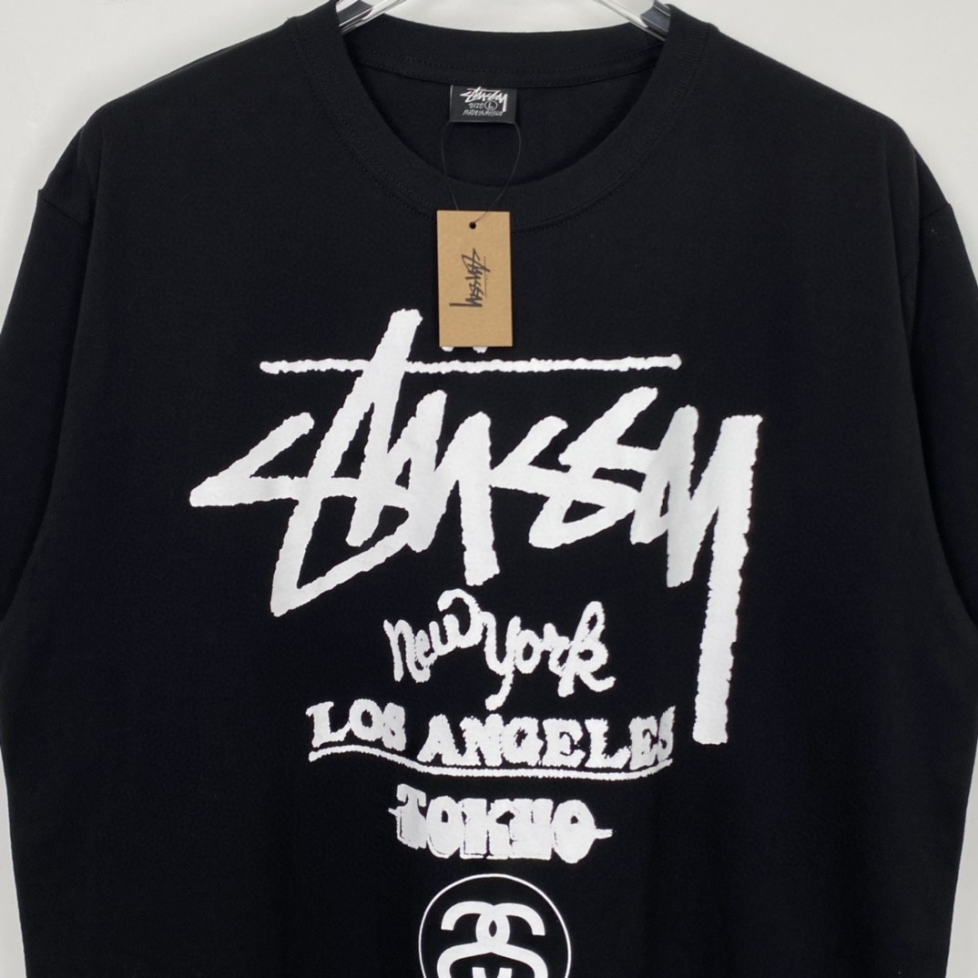 Stussy 世界巡游系列 SS23 字母印花 黑色 短袖 圆领 套头 T 恤 夏季 男女同款 1904877