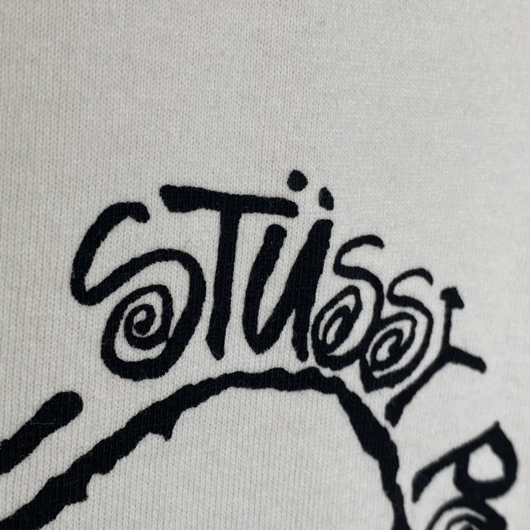 Stussy FW22 Skate Posse Pigment Dyed Tee 滑板图案做旧印花 白色 短袖 圆领 套头 T 恤 夏季 男女同款 