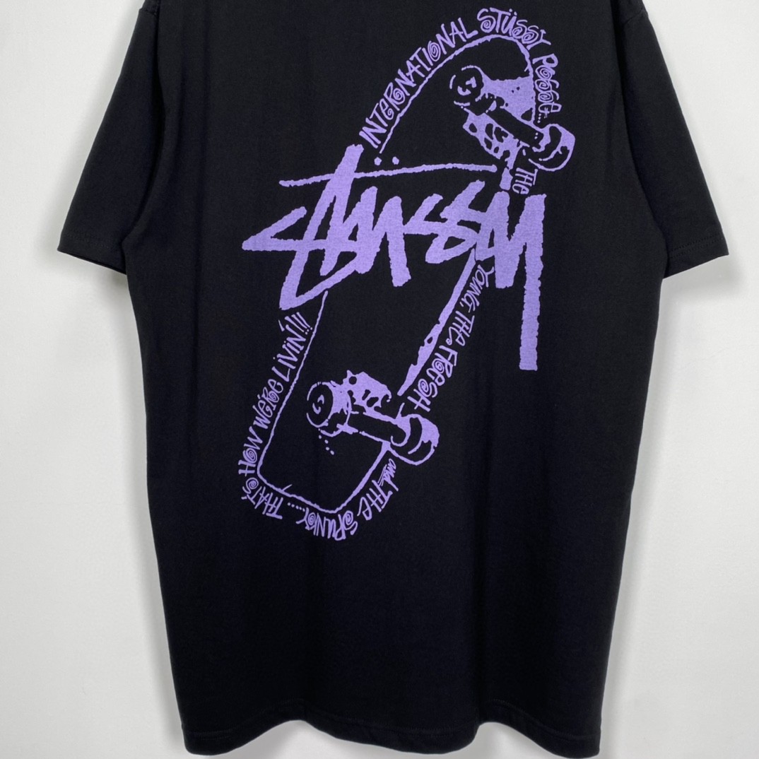 Stussy FW22 Skate Posse Pigment Dyed Tee 滑板图案做旧印花 黑色 短袖 圆领 套头 T 恤 夏季 男女同款 