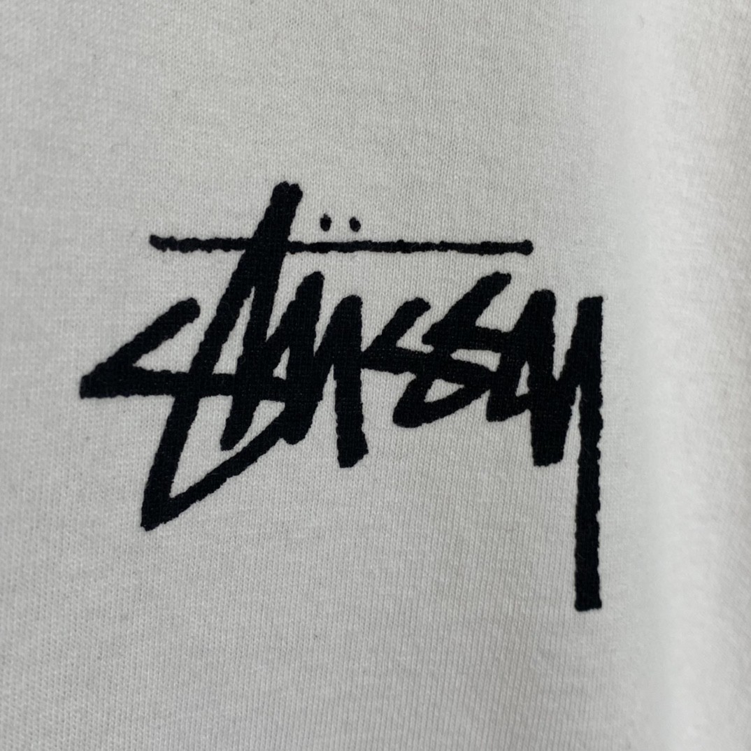 Stussy FW22 Skate Posse Pigment Dyed Tee 滑板图案做旧印花 白色 短袖 圆领 套头 T 恤 夏季 男女同款 