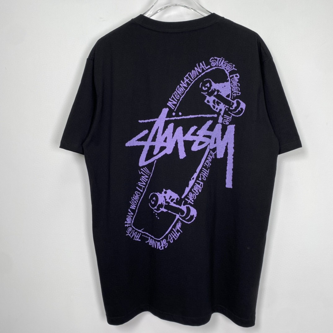 Stussy FW22 Skate Posse Pigment Dyed Tee 滑板图案做旧印花 黑色 短袖 圆领 套头 T 恤 夏季 男女同款 