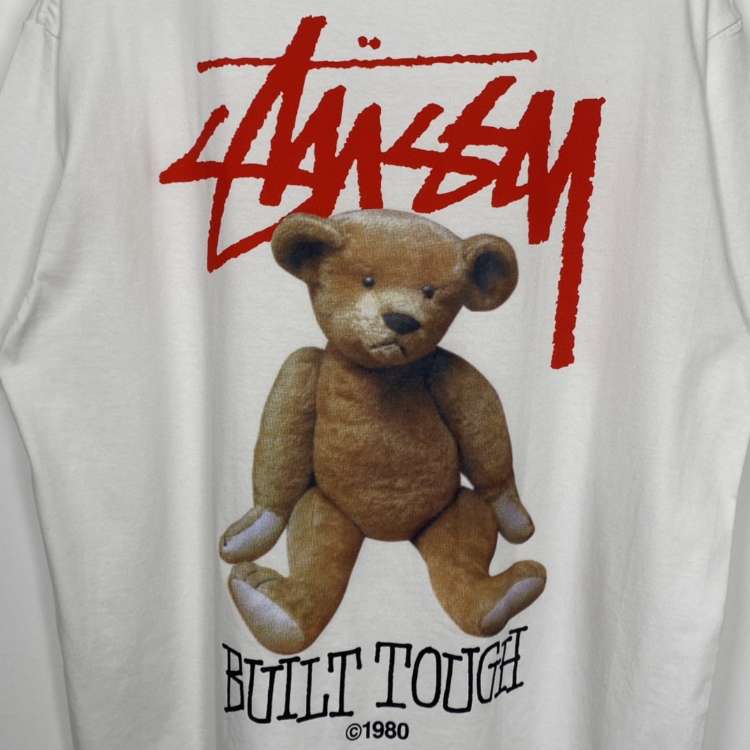 Stussy FW22 Built Tough Tee 草写 logo 小熊图案印花 白色 短袖 圆领 套头 T 恤 夏季 男女同款 