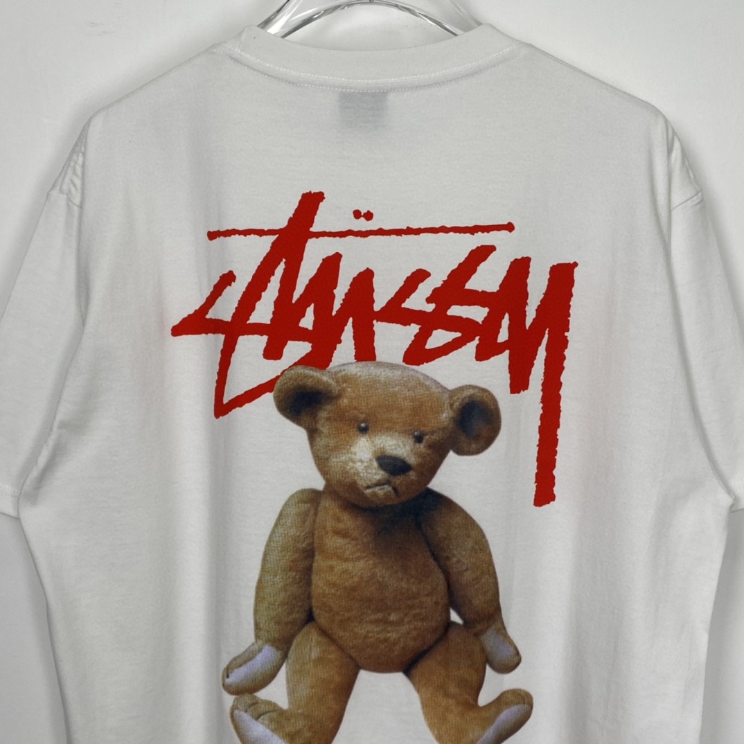Stussy FW22 Built Tough Tee 草写 logo 小熊图案印花 白色 短袖 圆领 套头 T 恤 夏季 男女同款 