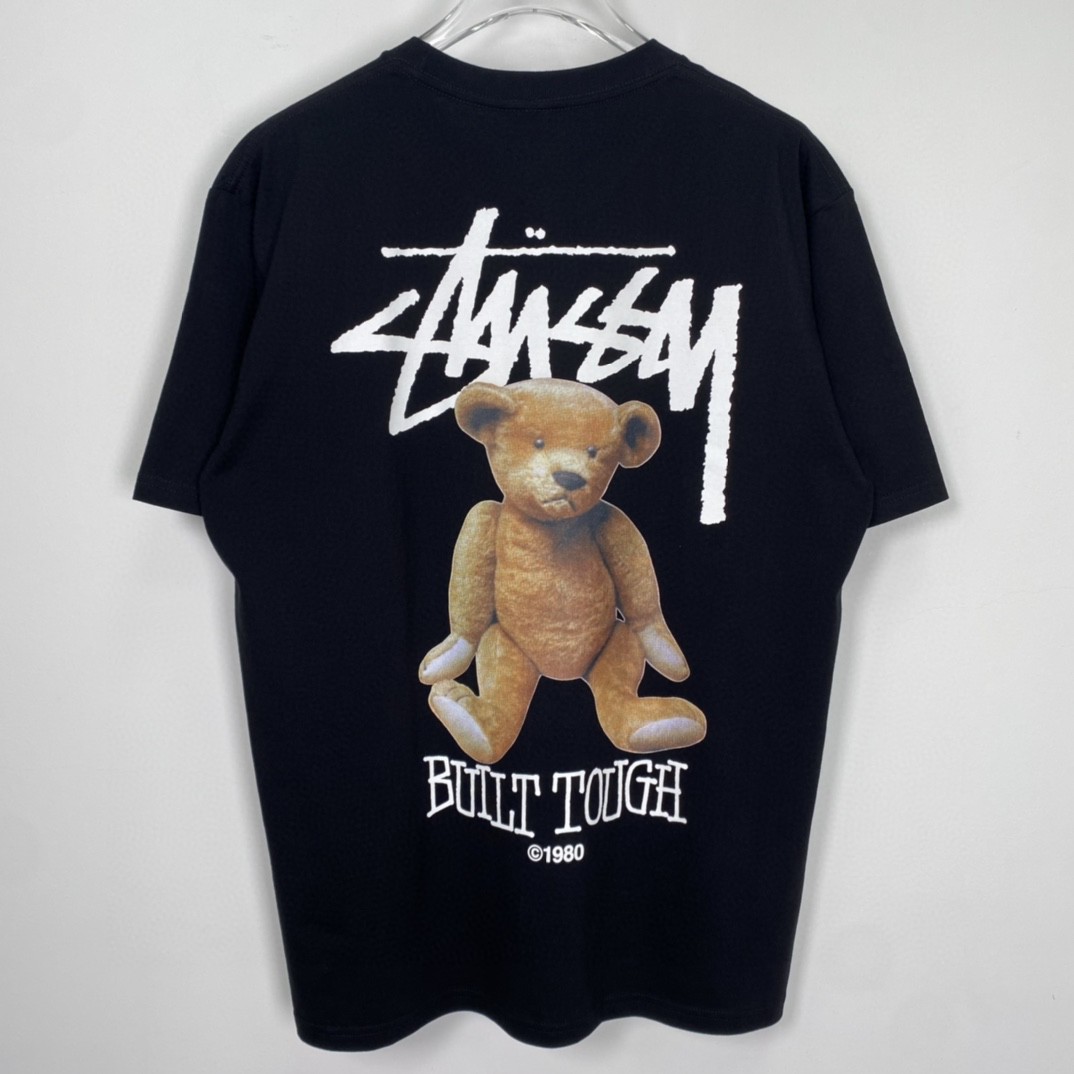 Stussy FW22 Built Tough Tee 草写 logo 小熊图案印花 黑色 短袖 圆领 套头 T 恤 夏季 男女同款 