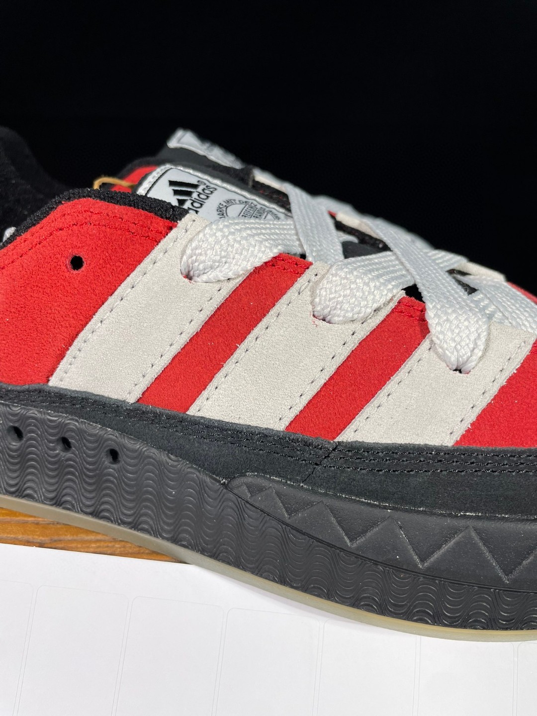 adidas originals Adimatic 复古鲨鱼面包鞋 红白黑 低筒 鲨鱼鞋 板鞋 休闲鞋 运动鞋 GY2093