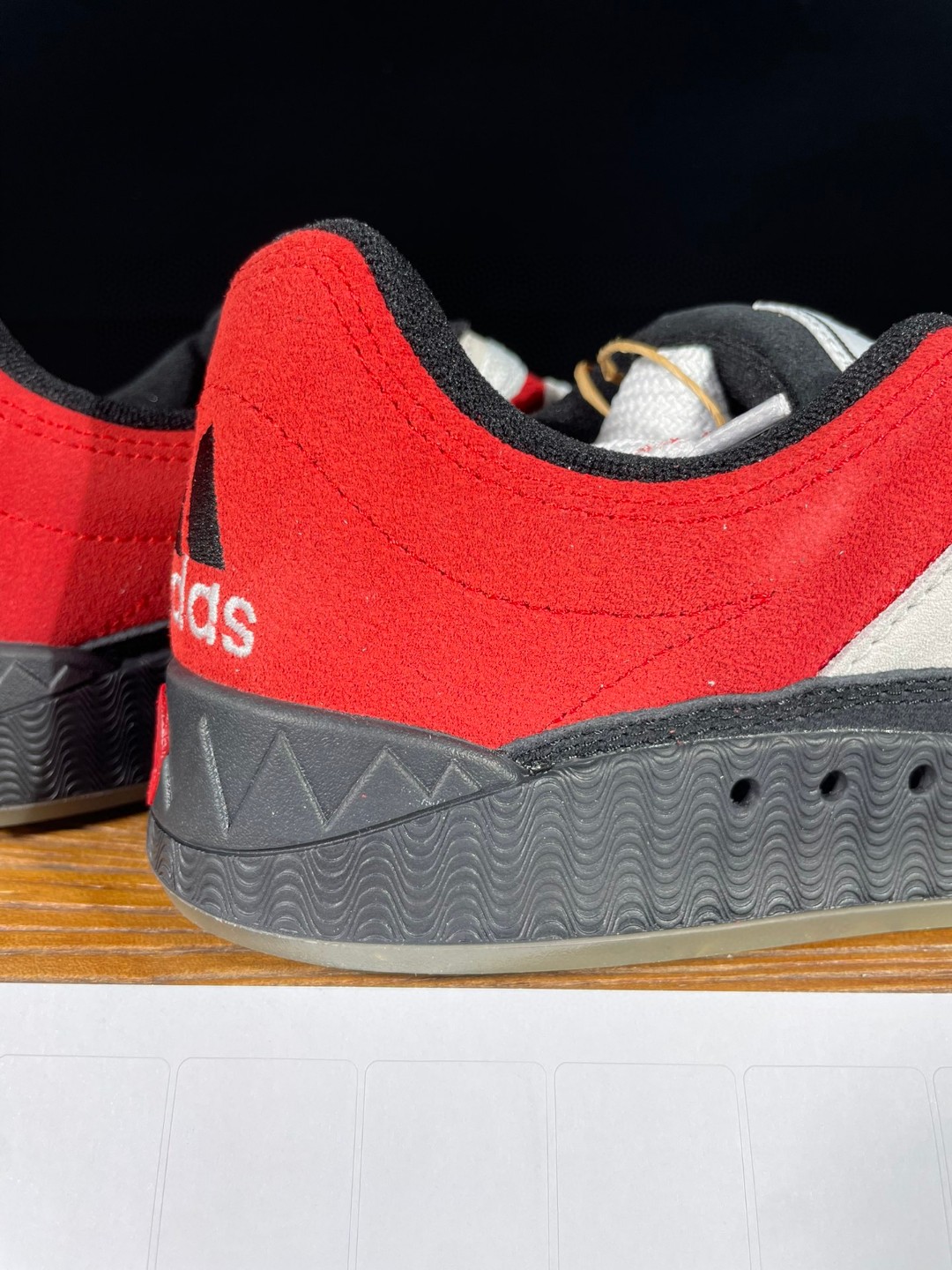 adidas originals Adimatic 复古鲨鱼面包鞋 红白黑 低筒 鲨鱼鞋 板鞋 休闲鞋 运动鞋 GY2093