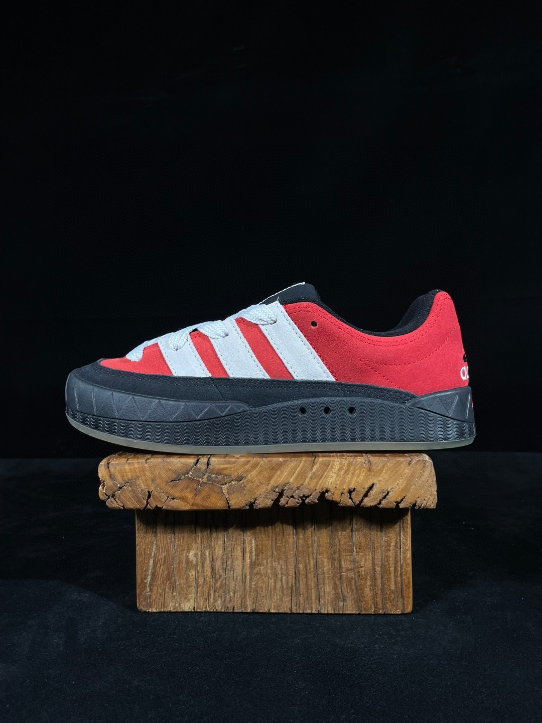 adidas originals Adimatic 复古鲨鱼面包鞋 红白黑 低筒 鲨鱼鞋 板鞋 休闲鞋 运动鞋 GY2093