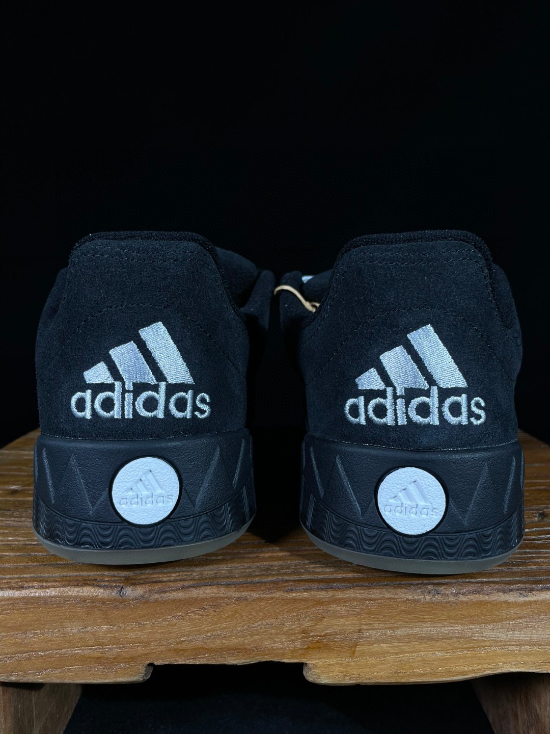 adidas originals Adimatic 复古鲨鱼面包鞋 黑白 低筒 鲨鱼鞋 板鞋 休闲鞋 运动鞋 HQ6900