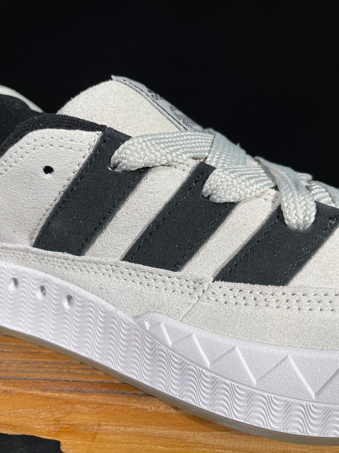 adidas originals Adimatic 复古鲨鱼面包鞋 灰色 低筒 鲨鱼鞋 板鞋 休闲鞋 运动鞋 GY2091