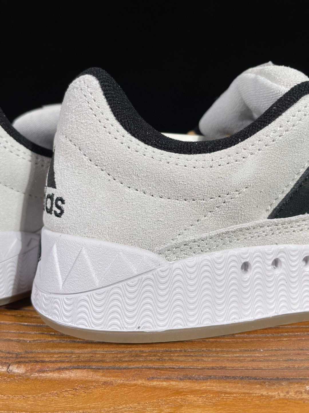 adidas originals Adimatic 复古鲨鱼面包鞋 灰色 低筒 鲨鱼鞋 板鞋 休闲鞋 运动鞋 GY2091