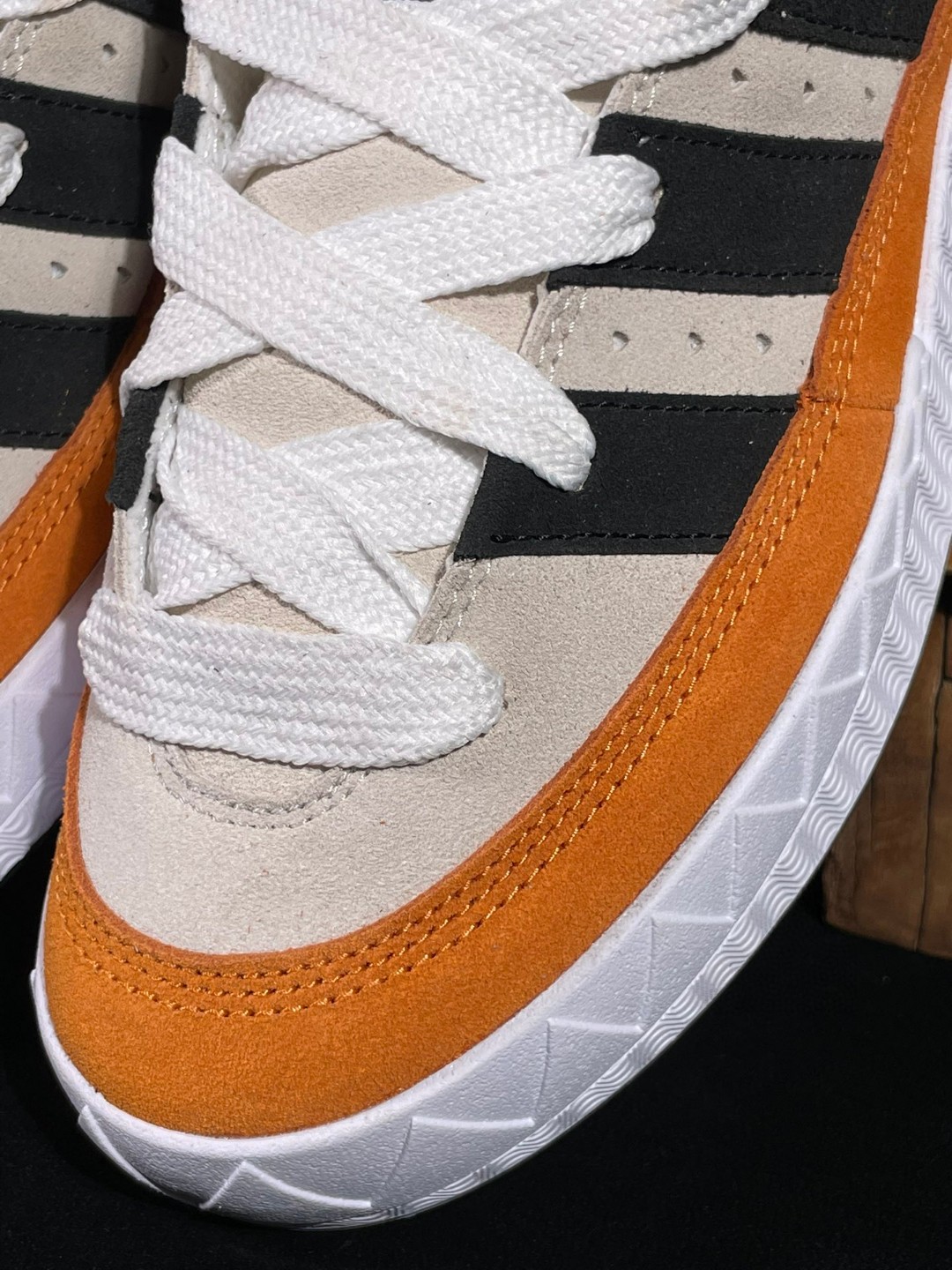 HUMAN MADE adidas originals Adimatic 联名款 复古鲨鱼面包鞋 浅灰橙 低筒 鲨鱼鞋 板鞋 休闲鞋 运动鞋 HP9916