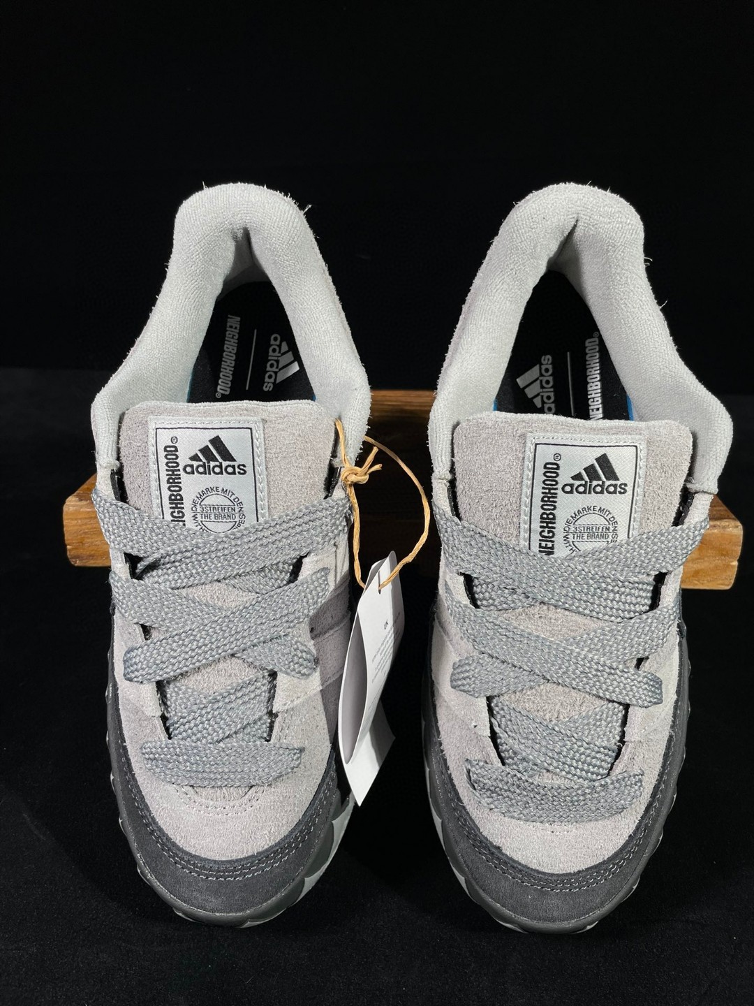 NEIGHBORHOOD adidas originals Adimatic 联名款 复古鲨鱼面包鞋 浅灰 低筒 鲨鱼鞋 板鞋 休闲鞋 运动鞋 HP6771