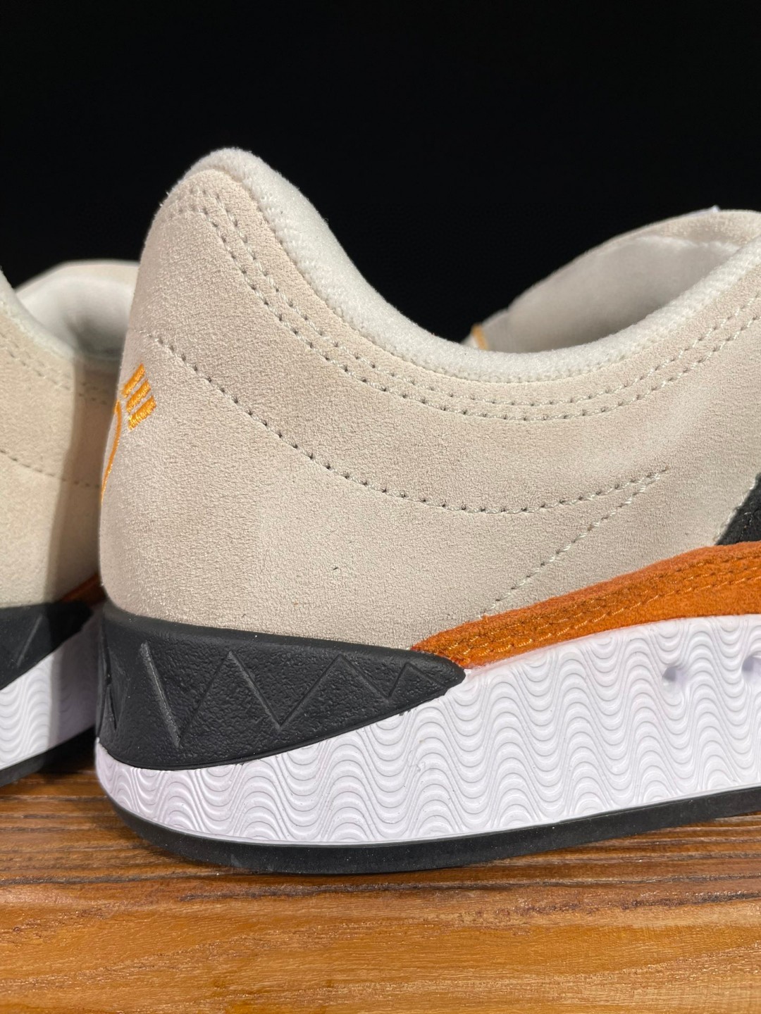 HUMAN MADE adidas originals Adimatic 联名款 复古鲨鱼面包鞋 浅灰橙 低筒 鲨鱼鞋 板鞋 休闲鞋 运动鞋 HP9916