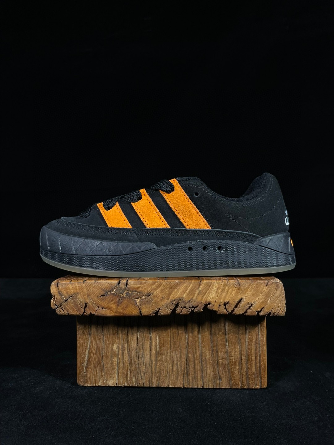 adidas originals Adimatic 复古鲨鱼面包鞋 黑橙 低筒 鲨鱼鞋 板鞋 休闲鞋 运动鞋 GX8976