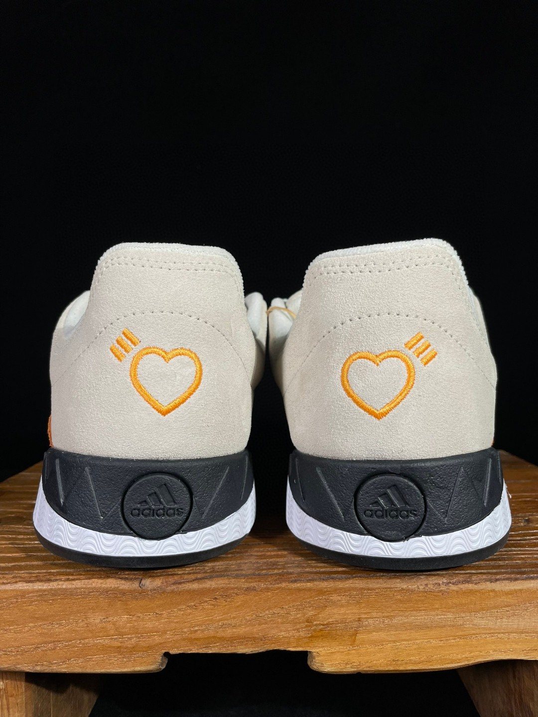 HUMAN MADE adidas originals Adimatic 联名款 复古鲨鱼面包鞋 浅灰橙 低筒 鲨鱼鞋 板鞋 休闲鞋 运动鞋 HP9916