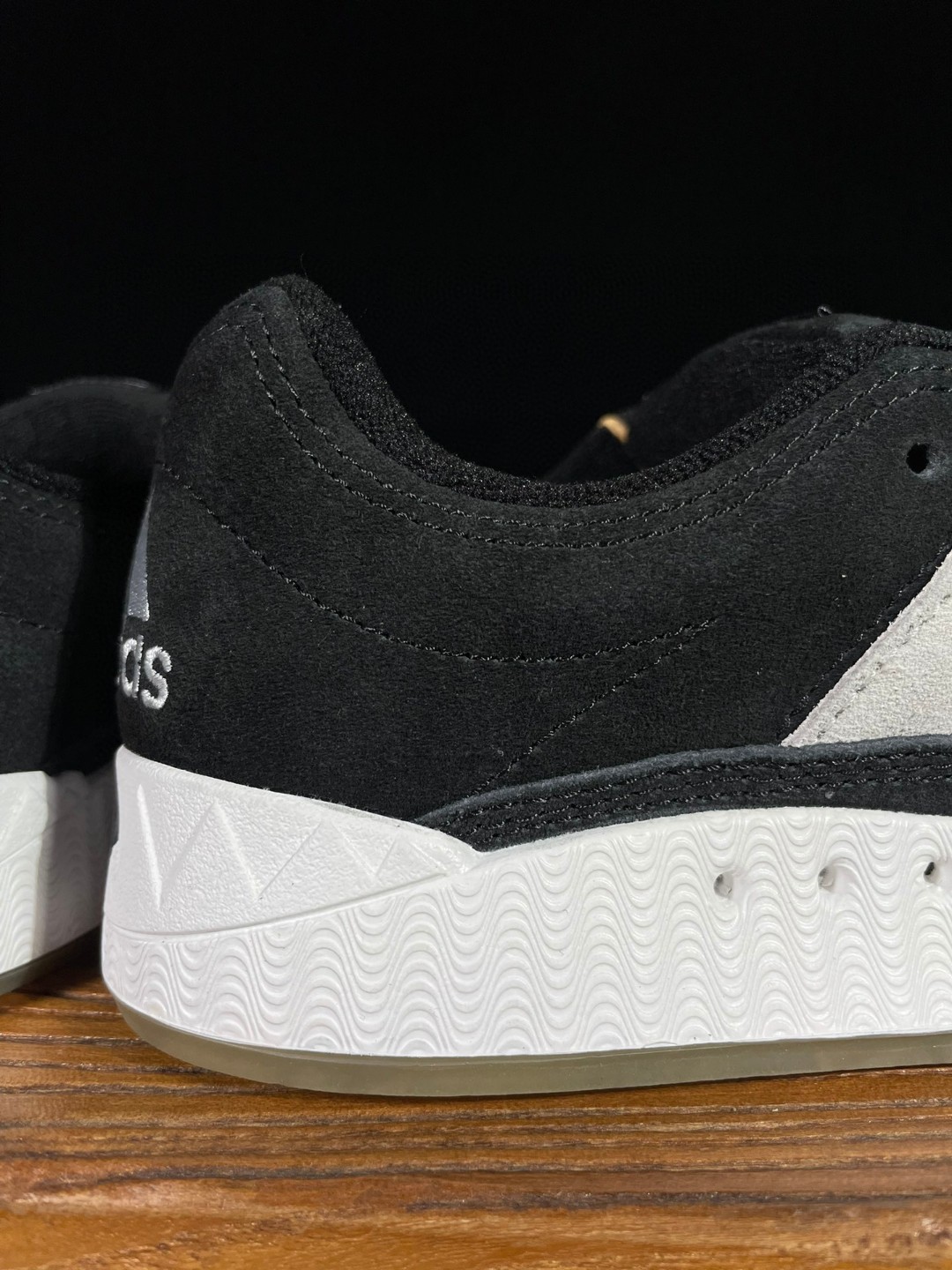 Bad Bunny adidas originals Campus 痞兔联名款 黑浅灰 低筒 鲨鱼鞋 板鞋 休闲鞋 运动鞋 GY5274