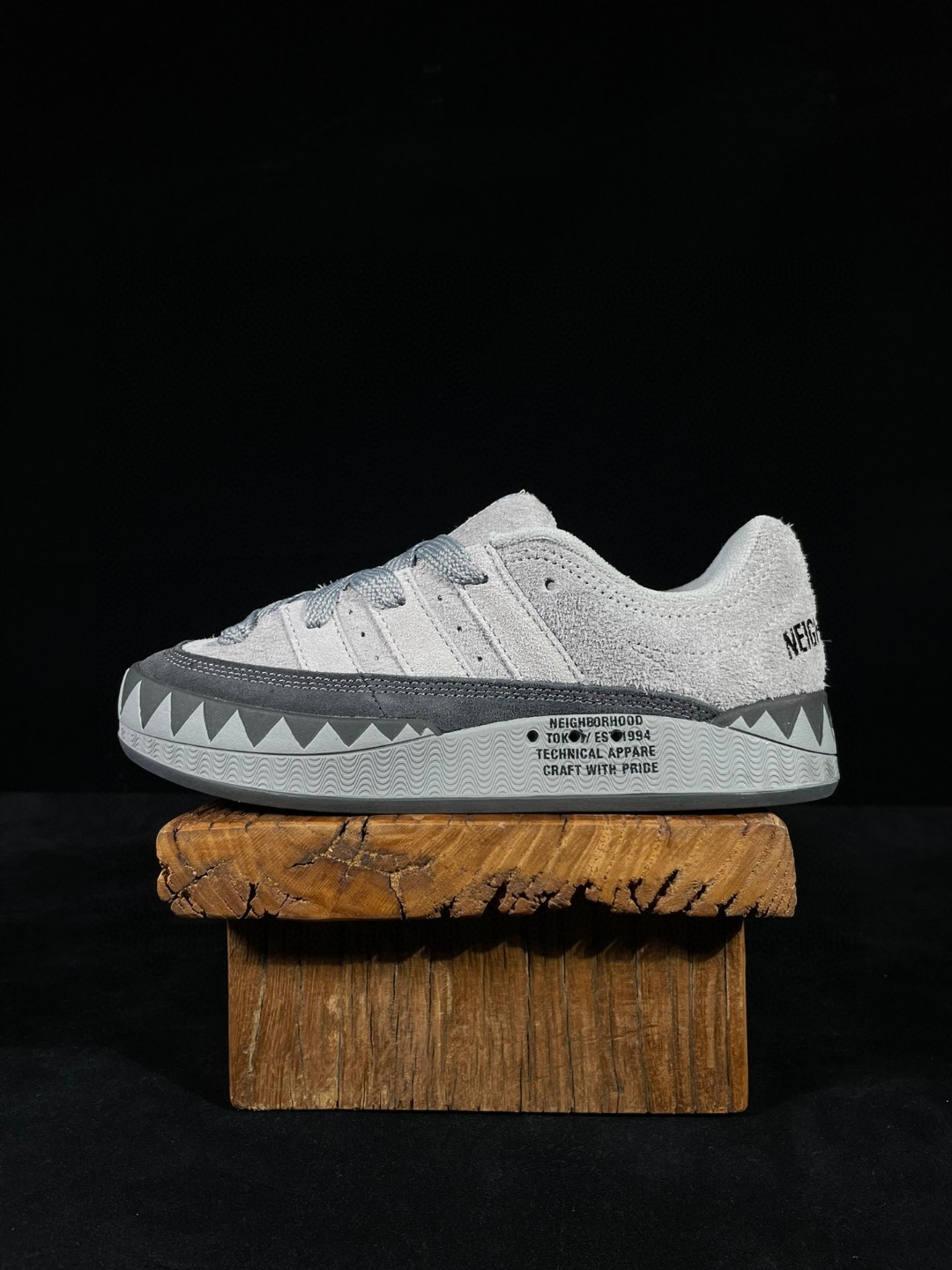 NEIGHBORHOOD adidas originals Adimatic 联名款 复古鲨鱼面包鞋 浅灰 低筒 鲨鱼鞋 板鞋 休闲鞋 运动鞋 HP6771