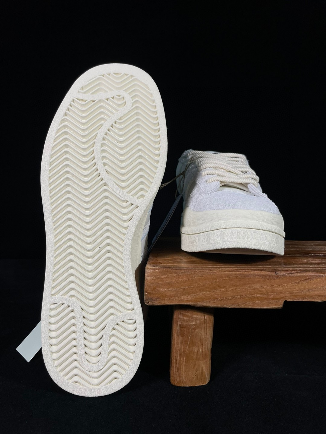 Bad Bunny adidas originals Campus 痞兔联名款 白色 低筒 鲨鱼鞋 板鞋 休闲鞋 运动鞋 FZ5823