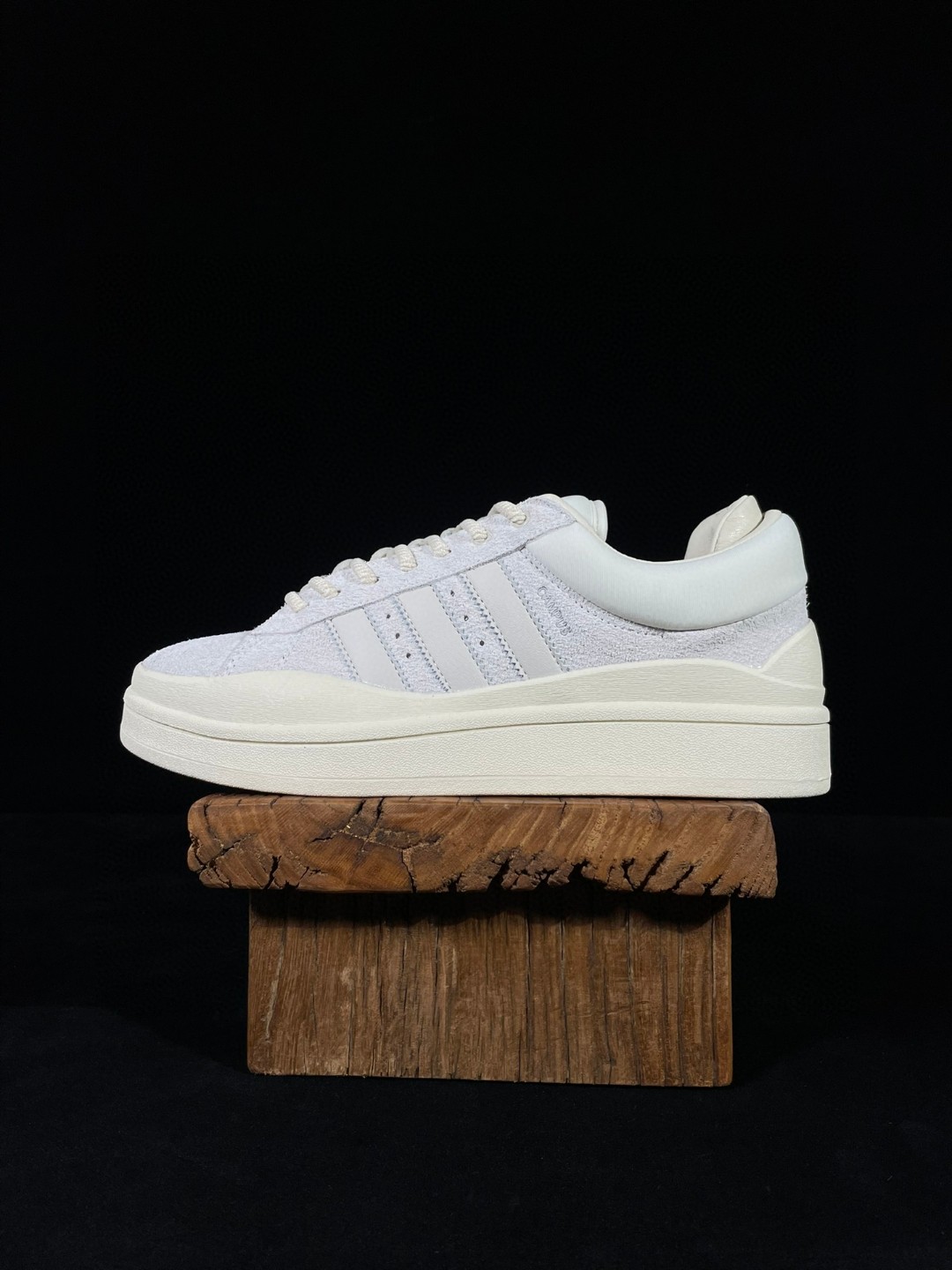 Bad Bunny adidas originals Campus 痞兔联名款 白色 低筒 鲨鱼鞋 板鞋 休闲鞋 运动鞋 FZ5823