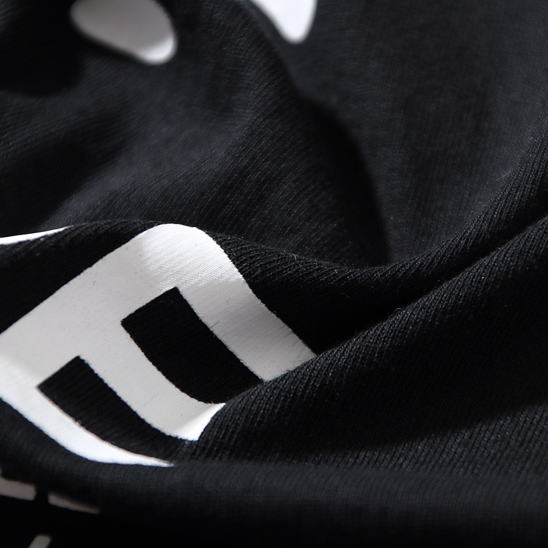 A BATHING APEA Bape 猿人头图案字母logo 黑色 圆领 T恤 短袖 夏款 男女同款 