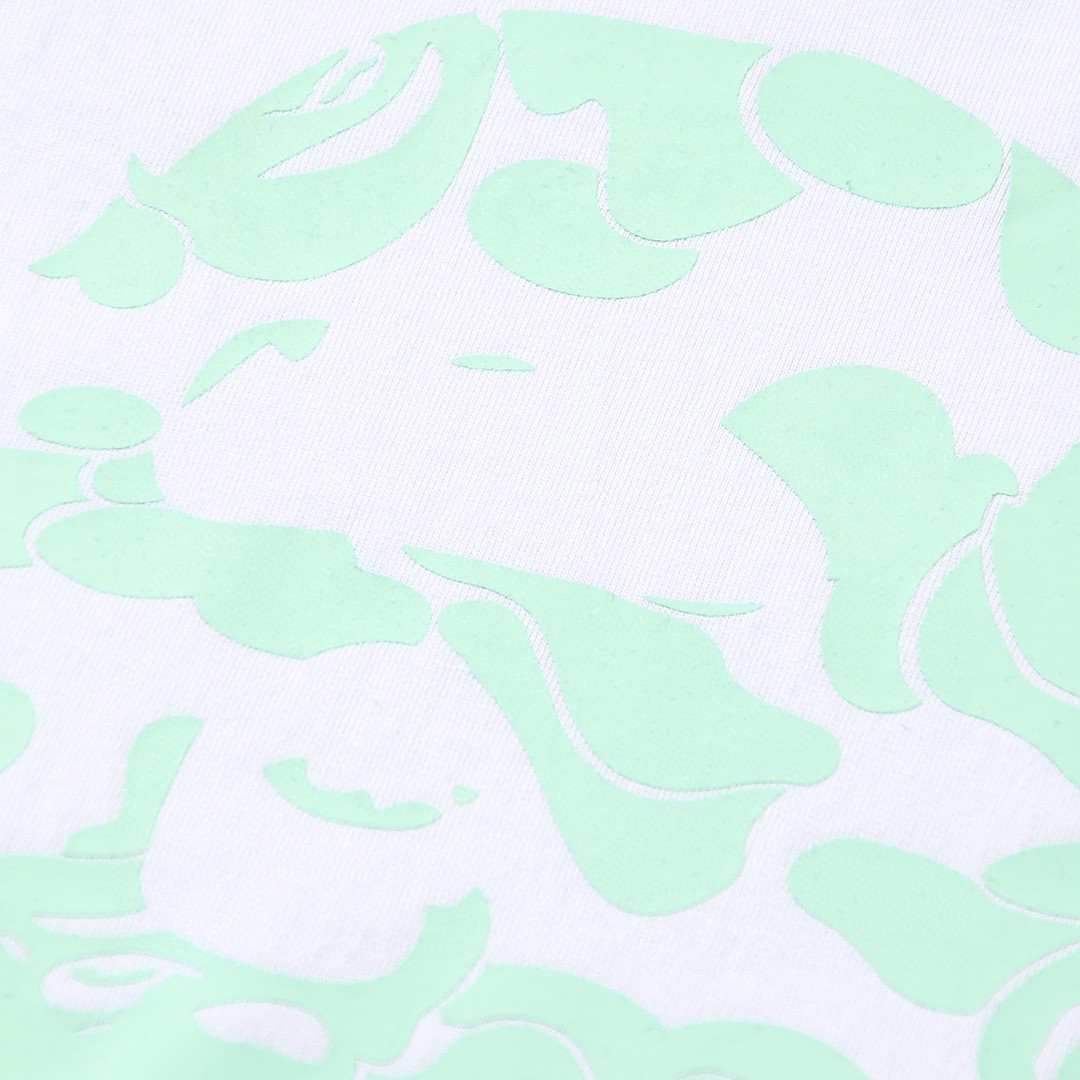 A BATHING APEA Bape 夜光迷彩猿人头图案 白色 圆领 T恤 短袖 夏款 男女同款 0ZXTEM110040I