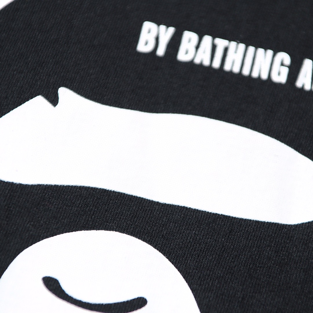 A BATHING APEA Bape 猿人头图案字母logo 黑色 圆领 T恤 短袖 夏款 男女同款 
