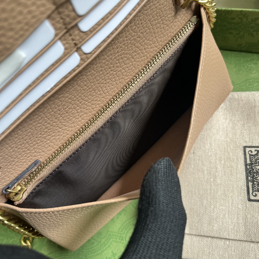 GUCCI 古驰 互扣式双G蟒蛇皮链条钱包 单肩包 斜挎包 女款 米粉色 746056-AACAO-2741