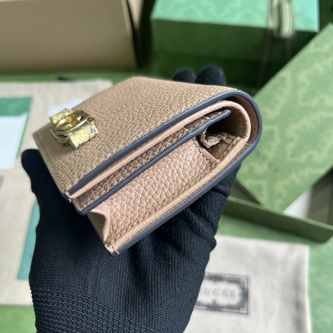 GUCCI 古驰 互扣式双G 按扣开合蟒蛇皮 钱包 钱夹 女款 米粉色 746059-AACAO-2741