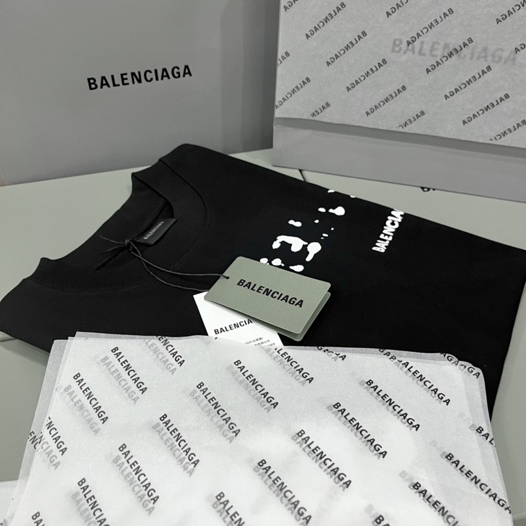 Balenciaga 巴黎世家 模糊字母logo 短袖 T恤 圆领 夏季 男女同款 黑色