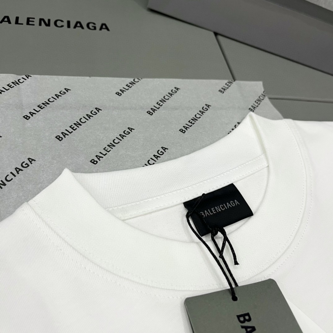 Balenciaga 巴黎世家 模糊字母logo 短袖 T 恤 圆领 夏季 男女同款 白色