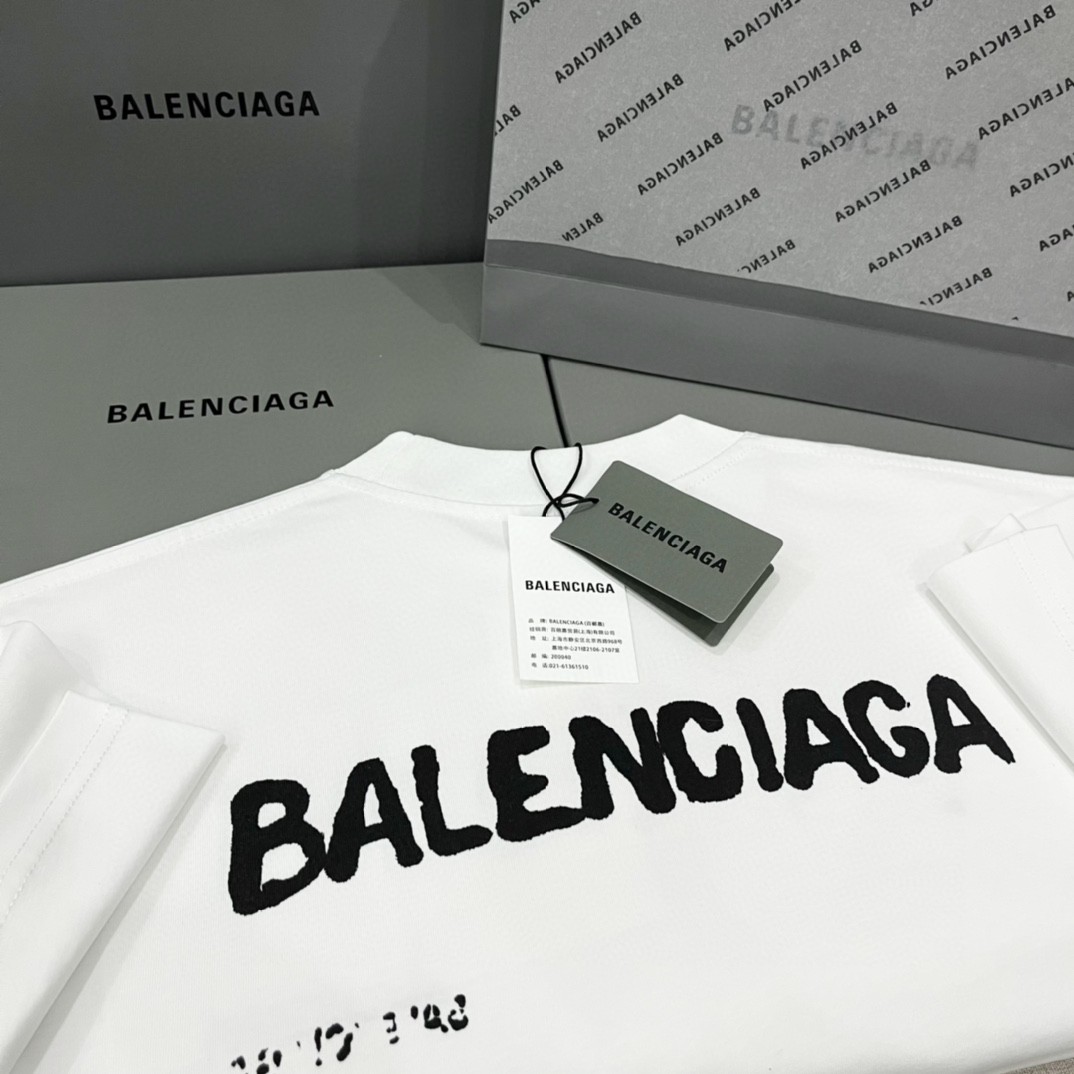 Balenciaga 巴黎世家 模糊字母logo 短袖 T 恤 圆领 夏季 男女同款 白色