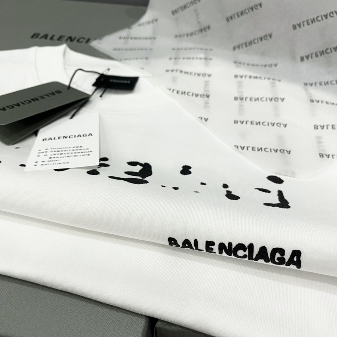 Balenciaga 巴黎世家 模糊字母logo 短袖 T 恤 圆领 夏季 男女同款 白色