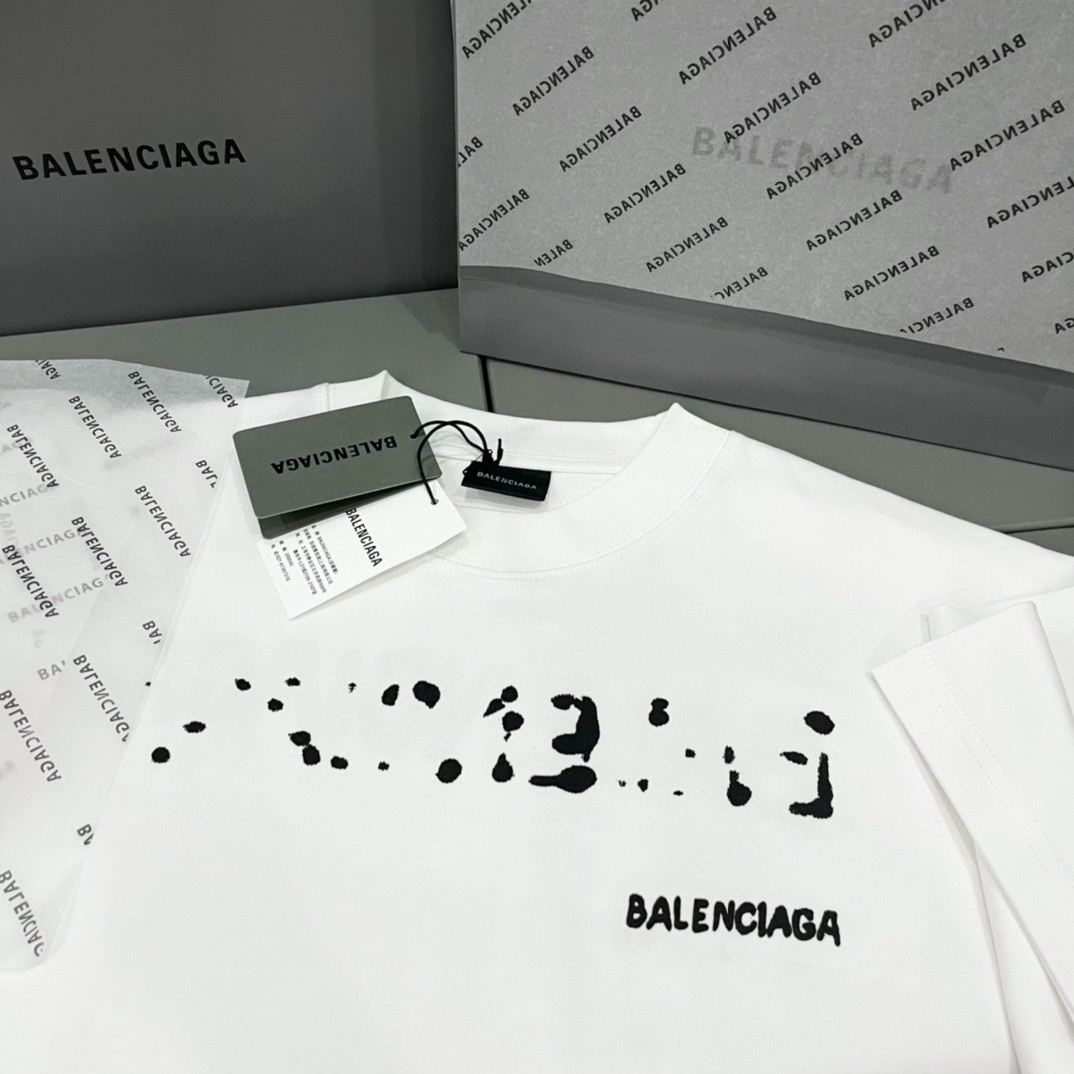 Balenciaga 巴黎世家 模糊字母logo 短袖 T 恤 圆领 夏季 男女同款 白色