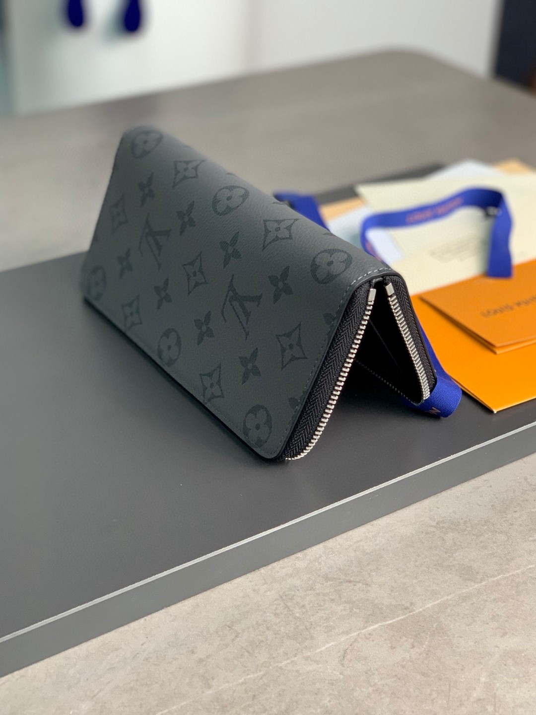 LOUIS VUITTON 路易威登 Zippy 拉链 长款 钱夹 钱包 卡包 名片夹 男女同款 灰黑色 M62295