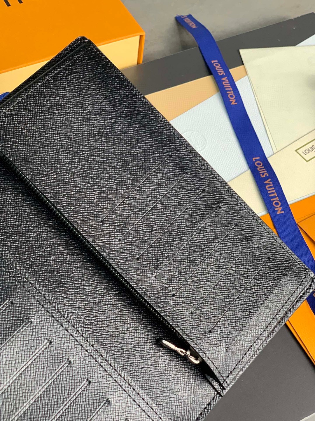 LOUIS VUITTON 路易威登 Brazza经典老花印花 长款 钱夹 钱包 卡包 名片夹 男女同款 灰黑色 M61697