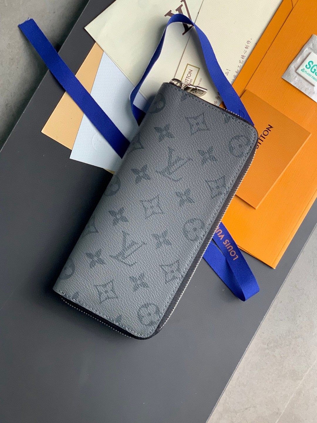LOUIS VUITTON 路易威登 Zippy 拉链 长款 钱夹 钱包 卡包 名片夹 男女同款 灰黑色 M62295