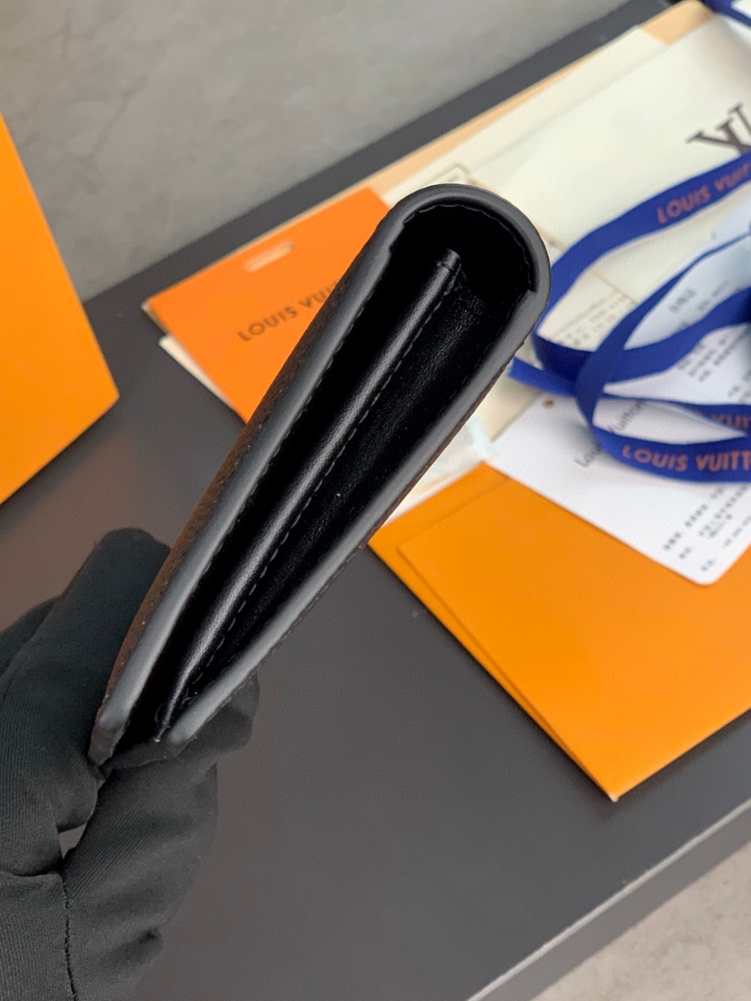 LOUIS VUITTON 路易威登 BRAZZA Taurillon 皮革 字母Logo 长款 钱夹 钱包 卡包 名片夹 男女同款 黑色 M58192