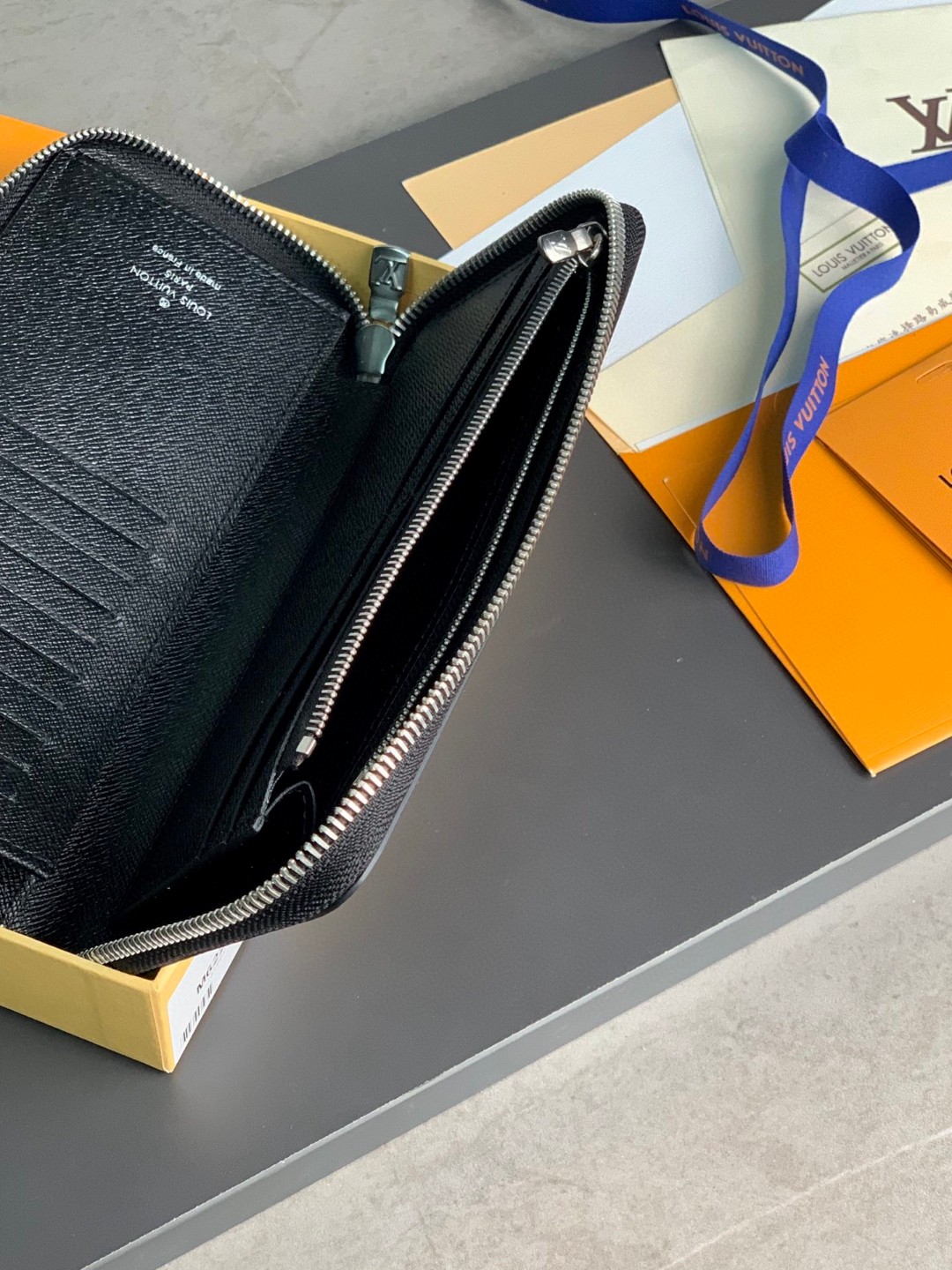 LOUIS VUITTON 路易威登 Zippy 拉链 长款 钱夹 钱包 卡包 名片夹 男女同款 灰黑色 M62295