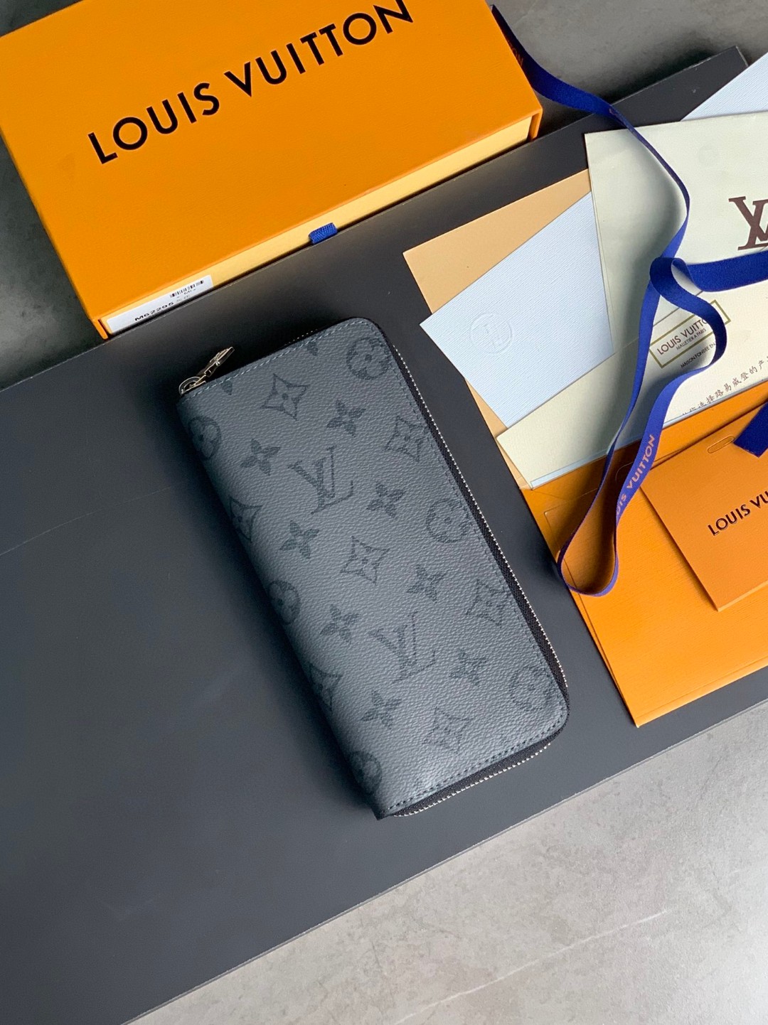 LOUIS VUITTON 路易威登 Zippy 拉链 长款 钱夹 钱包 卡包 名片夹 男女同款 灰黑色 M62295